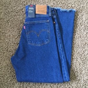 NWT LEVI’S WEDGIE STRAIGHT JEANS